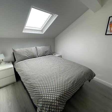 Ryan Air I Bnb - Lfc Apartments Liverpool Exterior photo