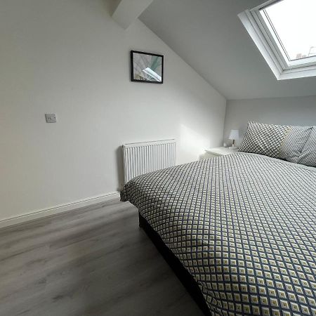 Ryan Air I Bnb - Lfc Apartments Liverpool Exterior photo