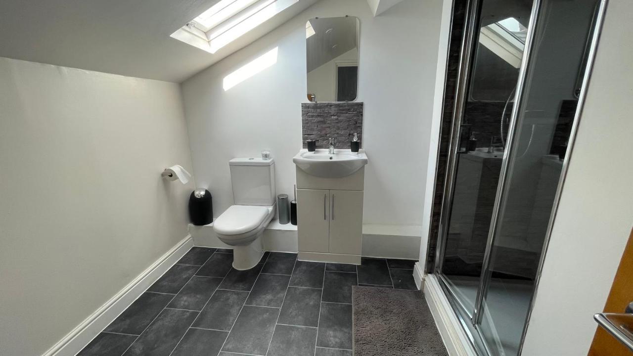 Ryan Air I Bnb - Lfc Apartments Liverpool Exterior photo