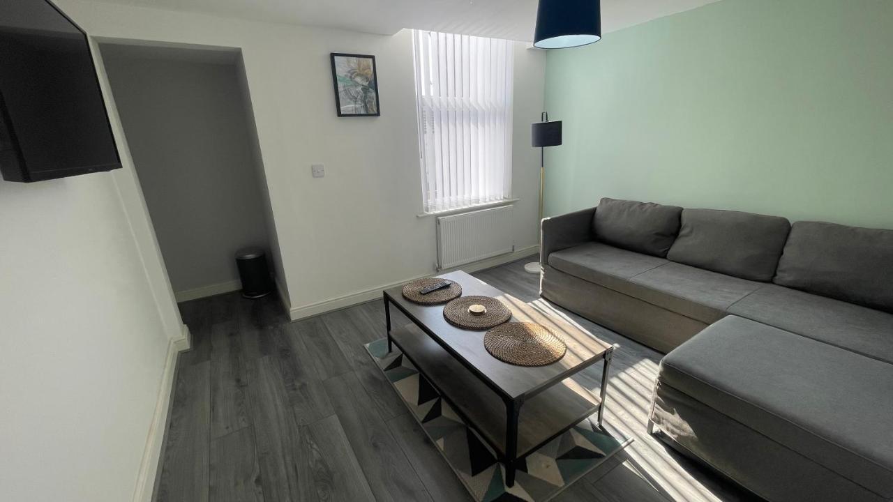 Ryan Air I Bnb - Lfc Apartments Liverpool Exterior photo