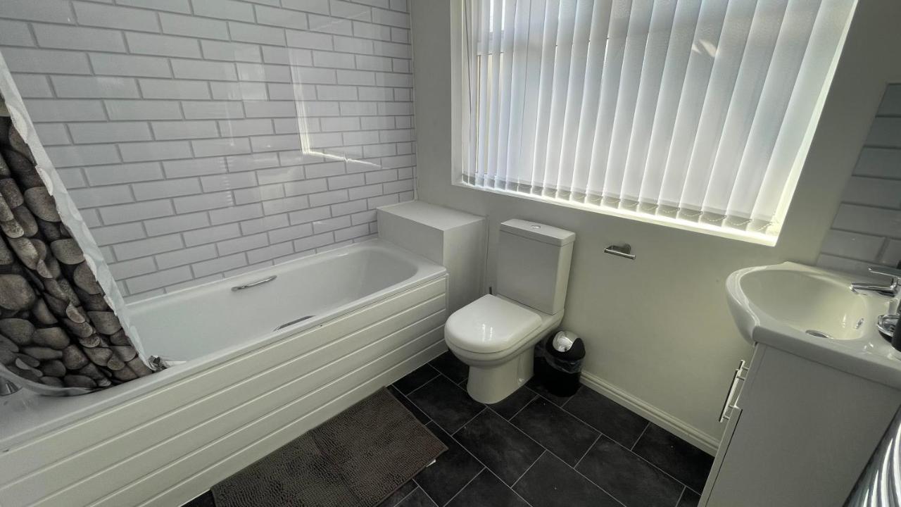 Ryan Air I Bnb - Lfc Apartments Liverpool Exterior photo