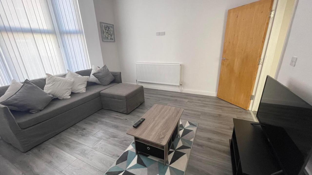 Ryan Air I Bnb - Lfc Apartments Liverpool Exterior photo