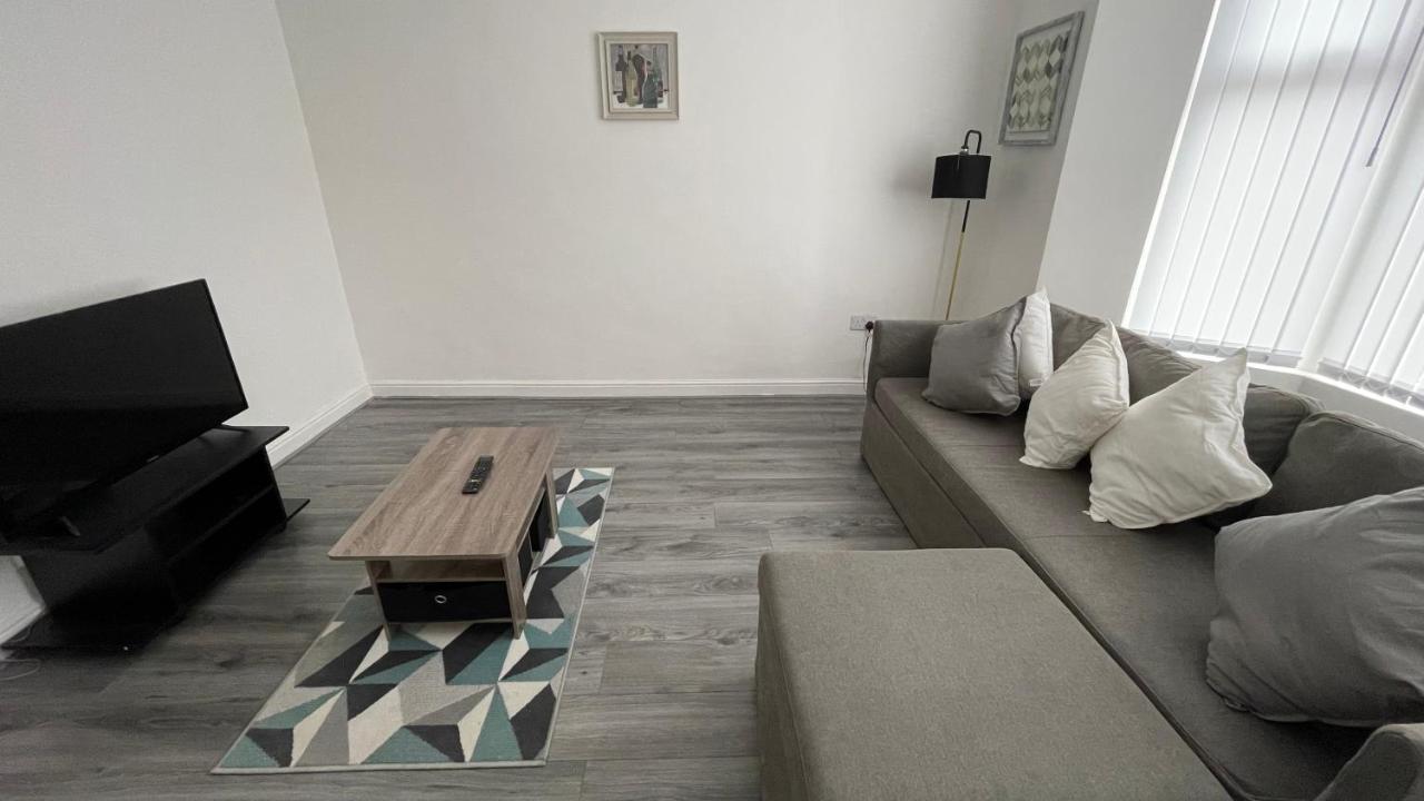 Ryan Air I Bnb - Lfc Apartments Liverpool Exterior photo